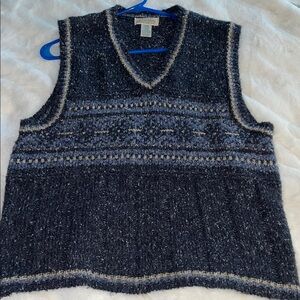 St. John’s Bay size L dark blue/light blue vest